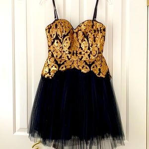 ark & co. dress. W/ flare & removable straps.